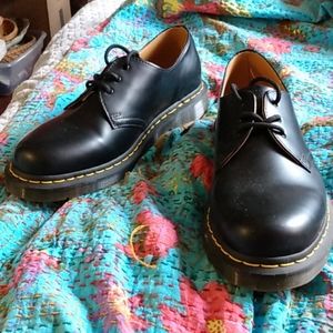 DOC MARTENS black oxfords size 10/41